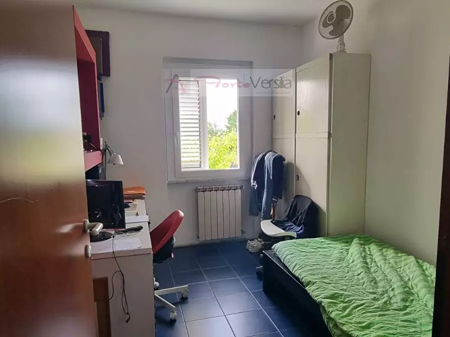 Immagine 11 di Villa in vendita  a Massa