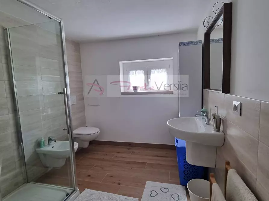 Immagine 6 di Villa in vendita  a Massa