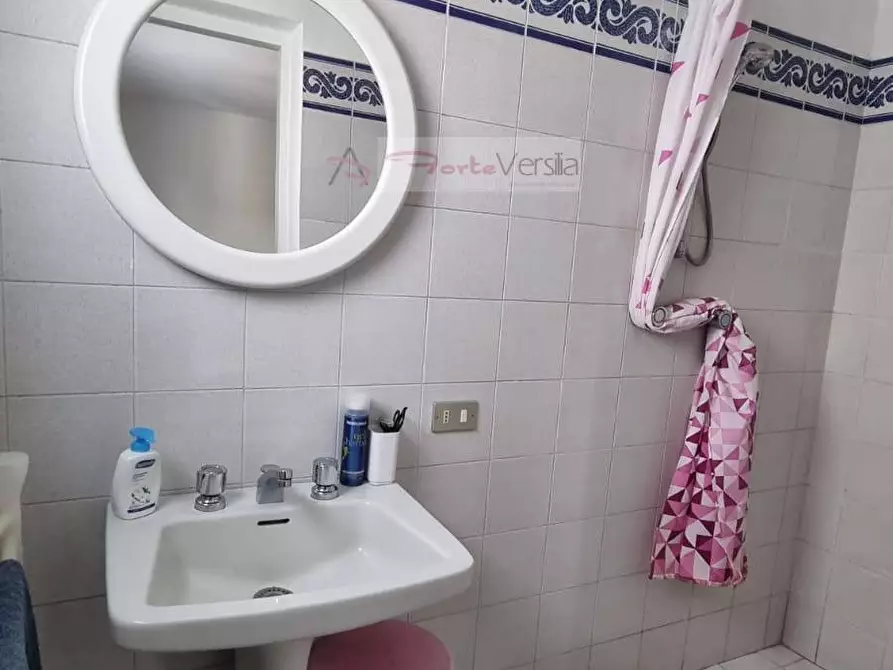 Immagine 13 di Villa in vendita  a Massa