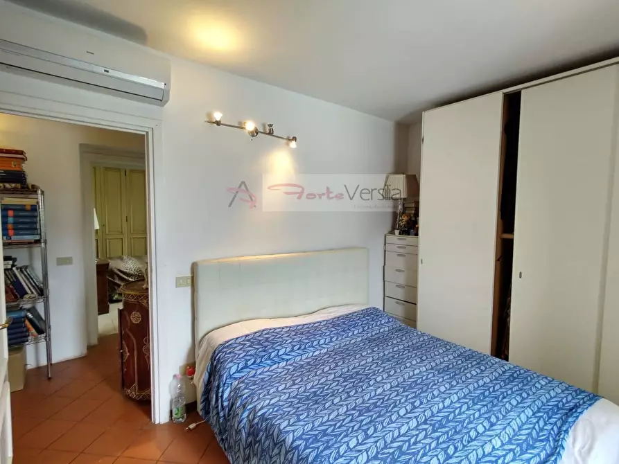 Immagine 22 di Villa in vendita  a Massa