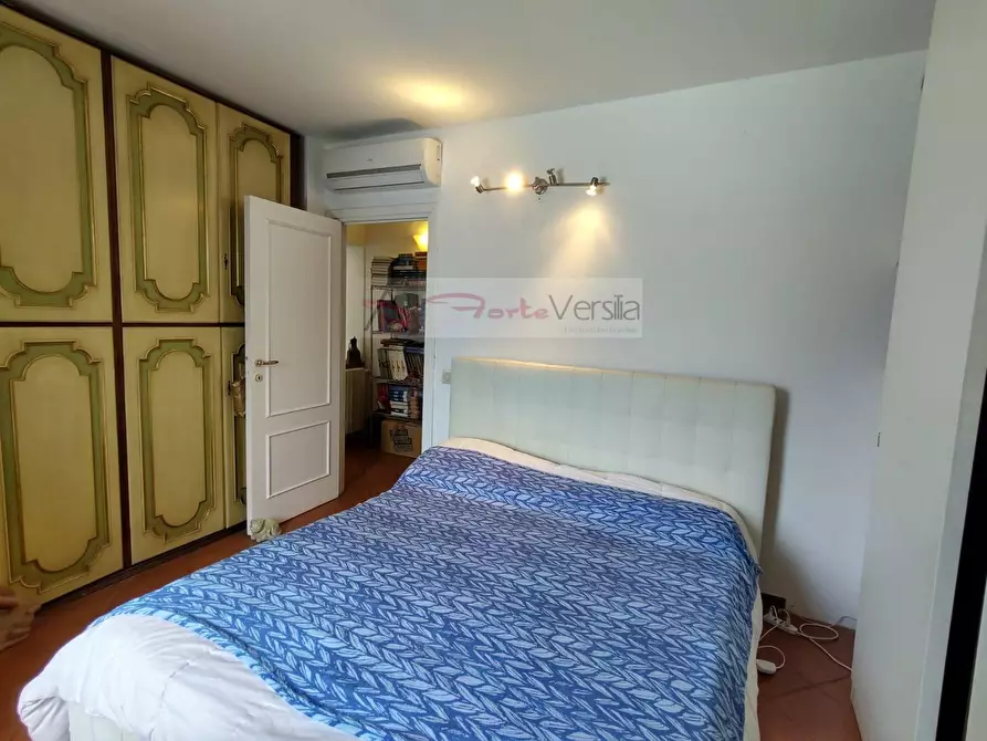 Immagine 23 di Villa in vendita  a Massa