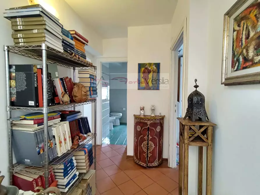 Immagine 13 di Villa in vendita  a Massa