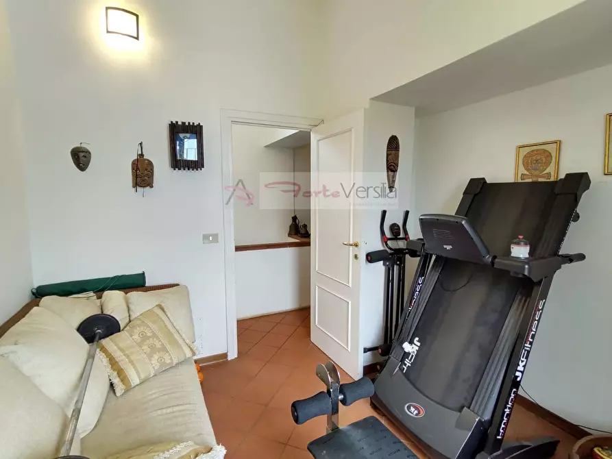 Immagine 14 di Villa in vendita  a Massa