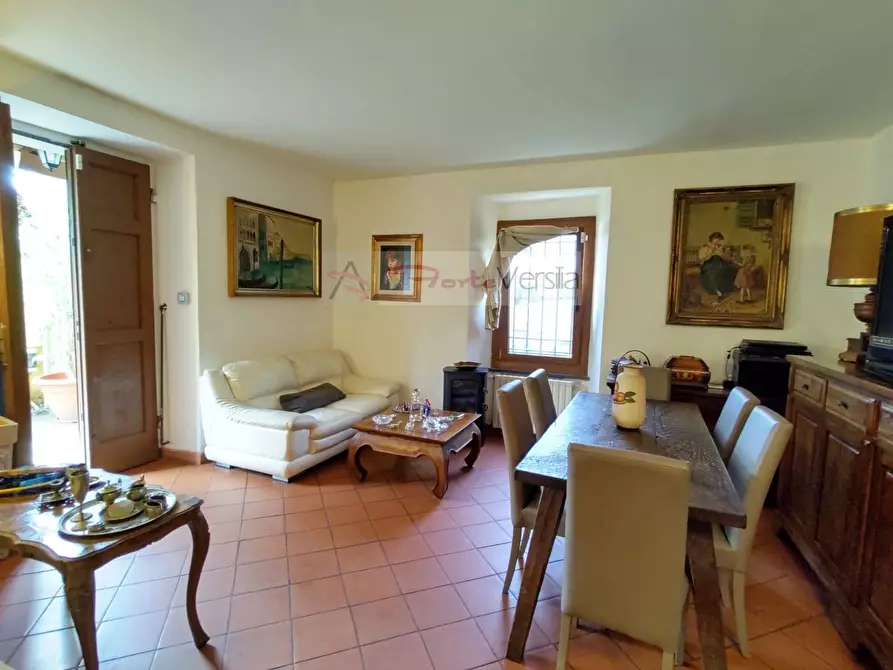 Immagine 3 di Villa in vendita  a Massa