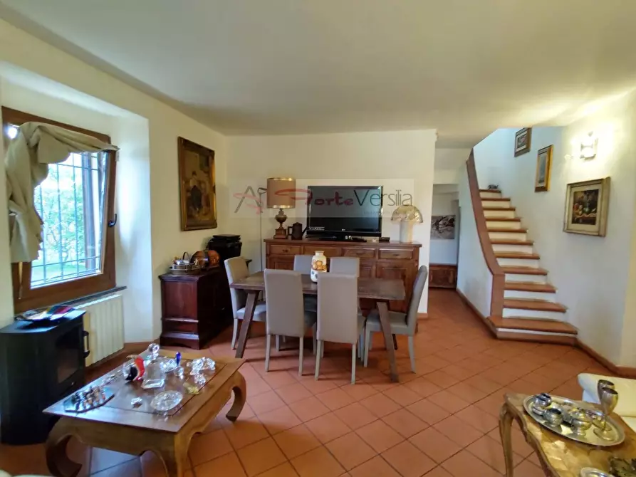 Immagine 2 di Villa in vendita  a Massa