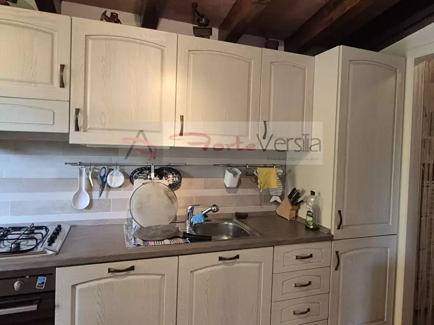 Immagine 21 di Villa in vendita  a Montignoso