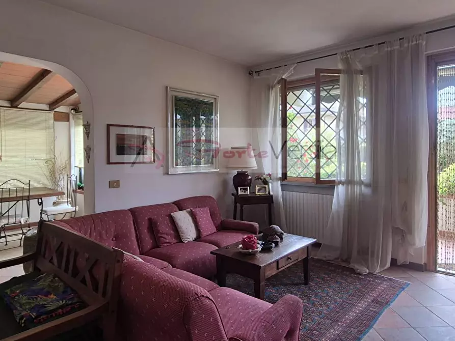 Immagine 9 di Villa in vendita  a Montignoso