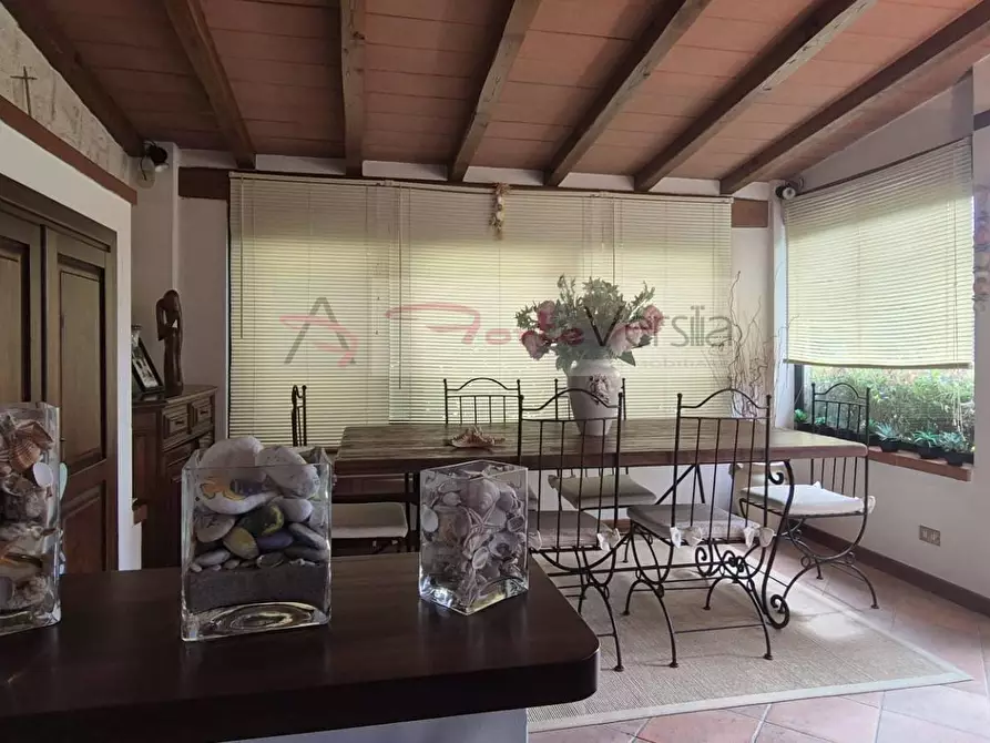 Immagine 2 di Villa in vendita  a Montignoso