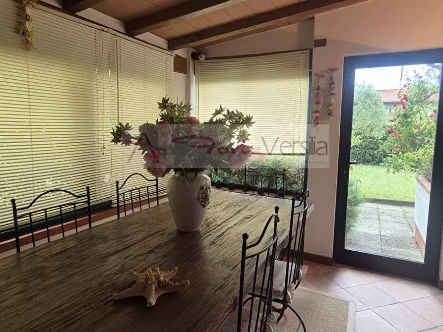 Immagine 4 di Villa in vendita  a Montignoso