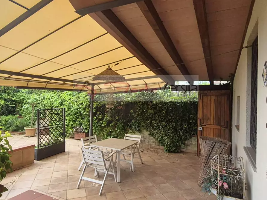 Immagine 11 di Villa in vendita  a Montignoso