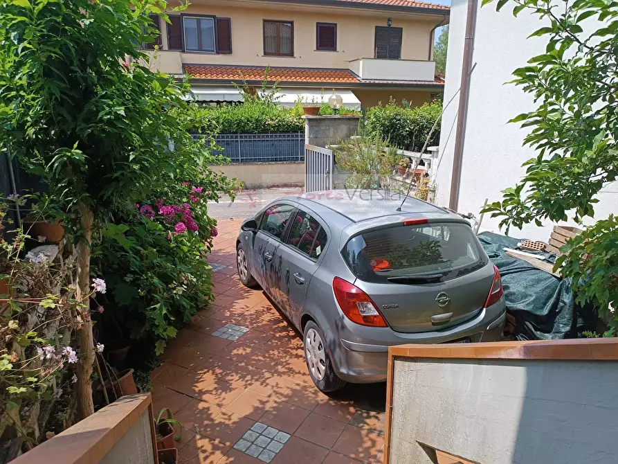 Immagine 20 di Villetta a schiera in vendita  a Massa