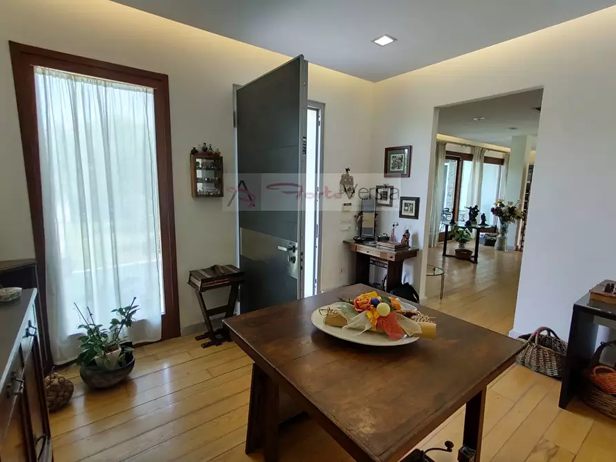 Immagine 6 di Villa in vendita  a San Romano In Garfagnana