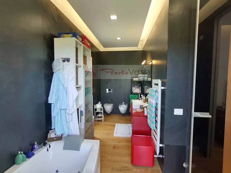 Immagine 36 di Villa in vendita  a San Romano In Garfagnana