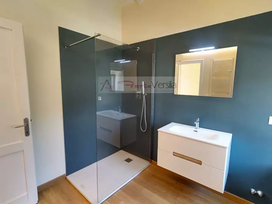 Immagine 28 di Casa indipendente in vendita  a Pietrasanta