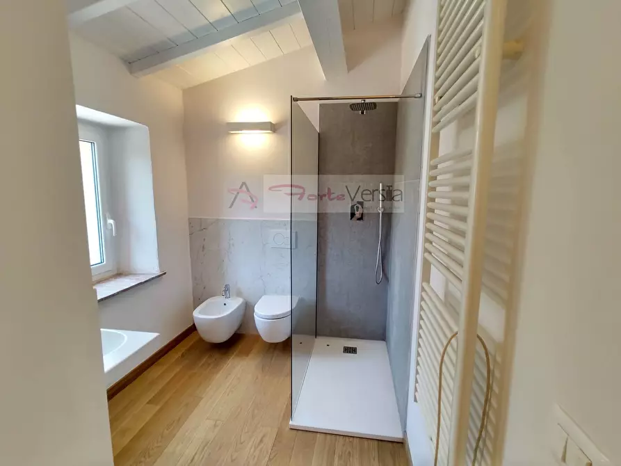 Immagine 17 di Casa indipendente in vendita  a Pietrasanta