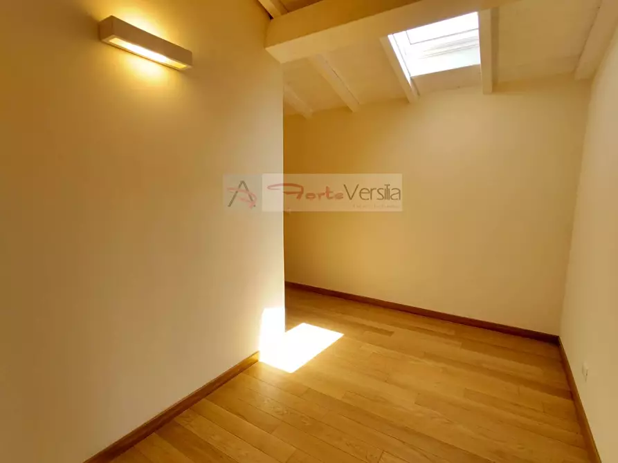 Immagine 13 di Casa indipendente in vendita  a Pietrasanta