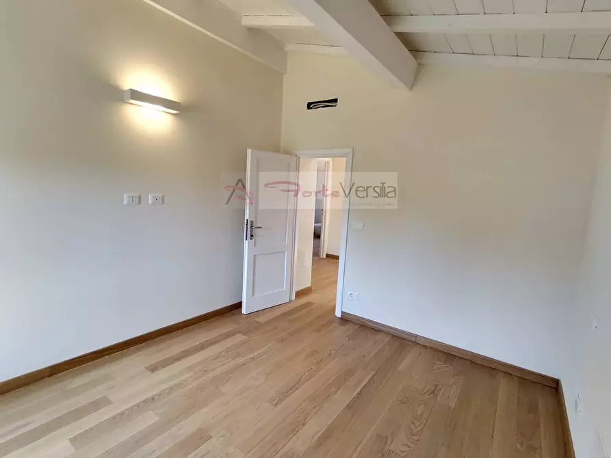 Immagine 25 di Casa indipendente in vendita  a Pietrasanta