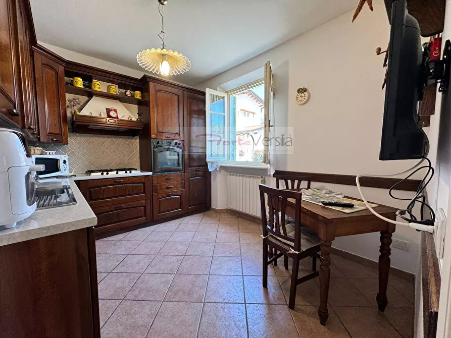 Immagine 8 di Casa indipendente in vendita  a Seravezza