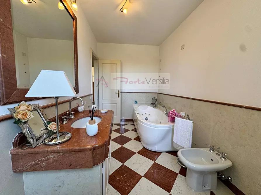 Immagine 25 di Casa indipendente in vendita  a Seravezza