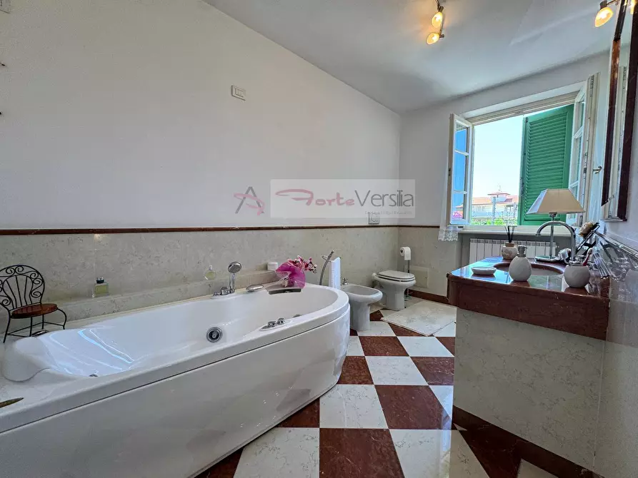 Immagine 27 di Casa indipendente in vendita  a Seravezza