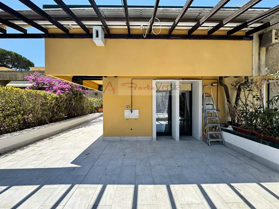 Immagine 39 di Villetta a schiera in vendita  a Montignoso