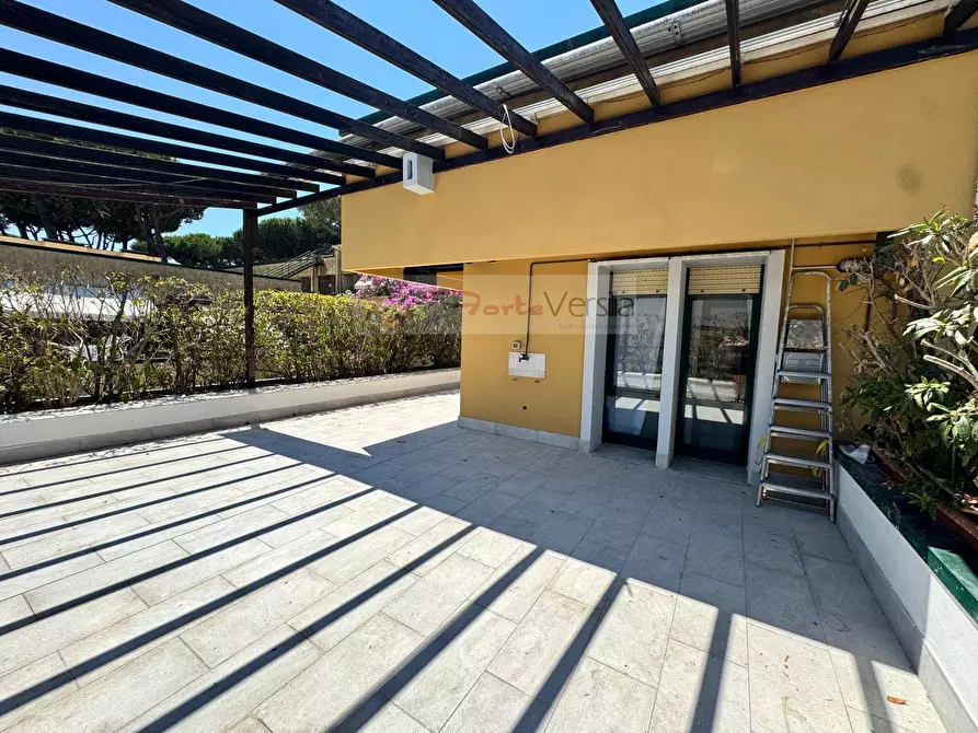 Immagine 40 di Villetta a schiera in vendita  a Montignoso