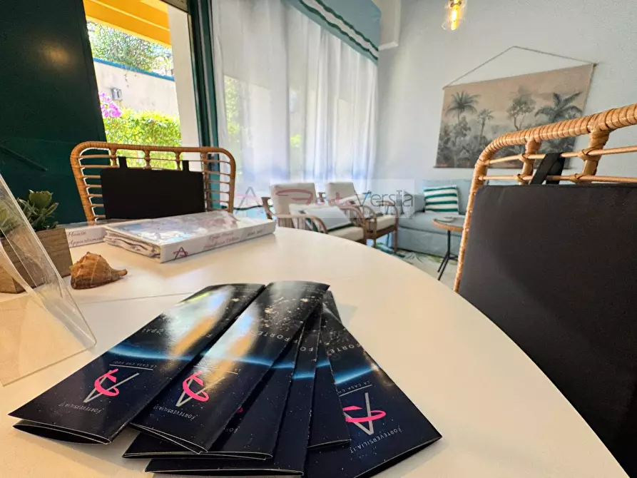 Immagine 2 di Villetta a schiera in vendita  a Montignoso