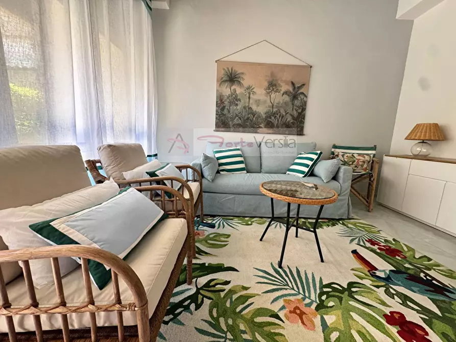 Immagine 1 di Villetta a schiera in vendita  a Montignoso