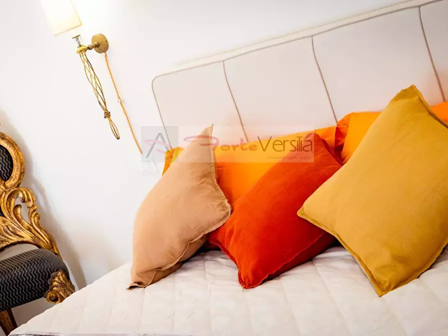 Immagine 2 di Loft/Open space in vendita  a Pietrasanta