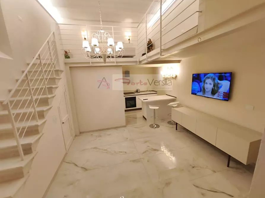 Immagine 9 di Loft/Open space in vendita  a Pietrasanta