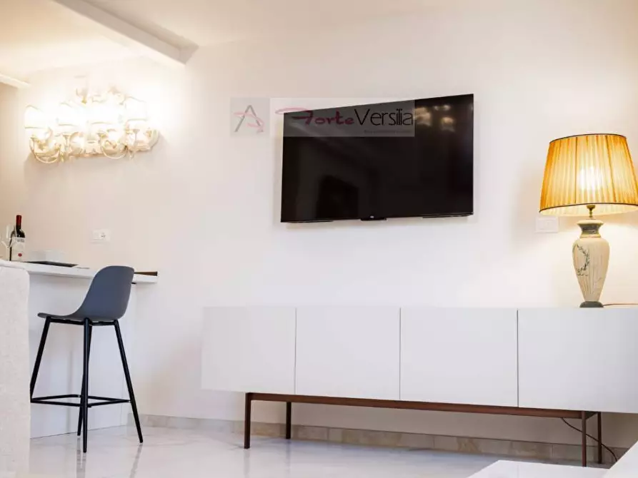 Immagine 12 di Loft/Open space in vendita  a Pietrasanta