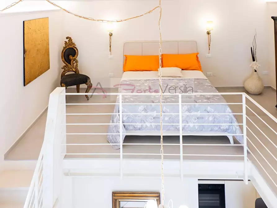 Immagine 7 di Loft/Open space in vendita  a Pietrasanta