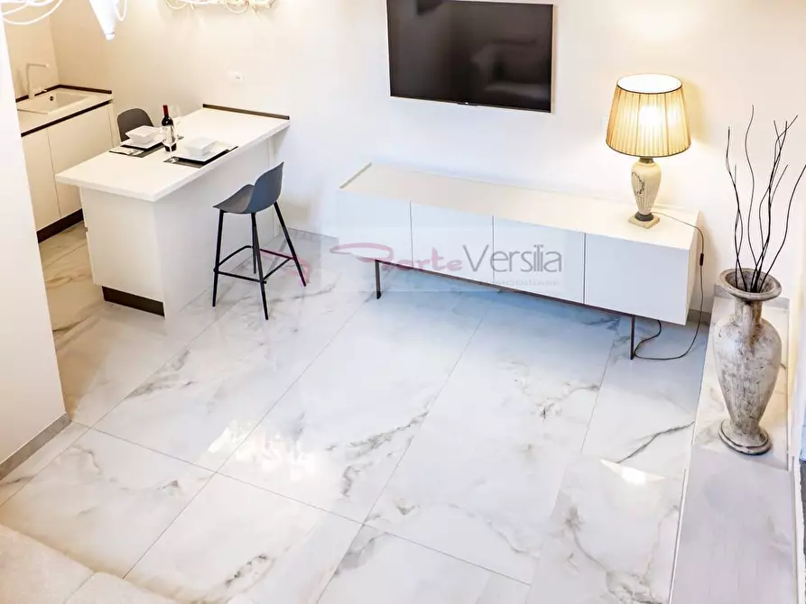 Immagine 11 di Loft/Open space in vendita  a Pietrasanta