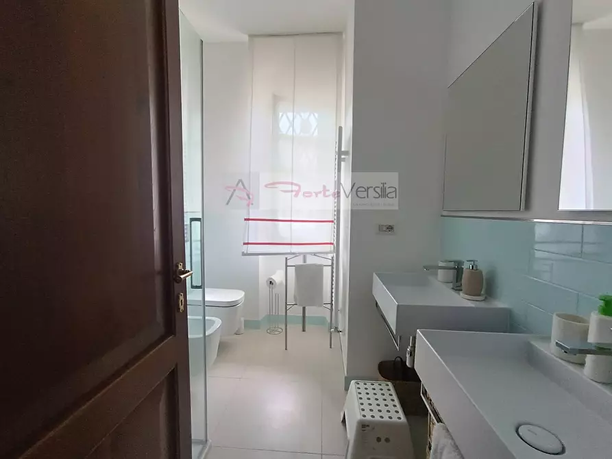 Immagine 29 di Villa in affitto  a Forte Dei Marmi