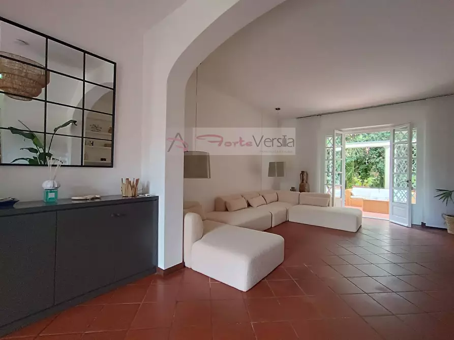 Immagine 2 di Villa in affitto  a Forte Dei Marmi