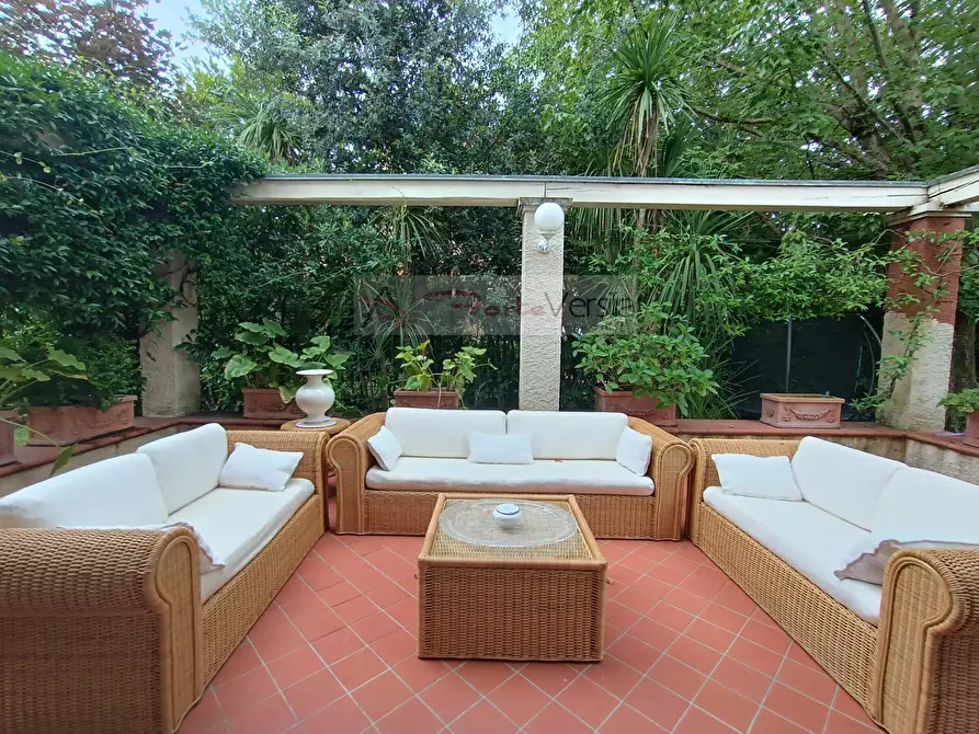 Immagine 13 di Villa in affitto  a Forte Dei Marmi