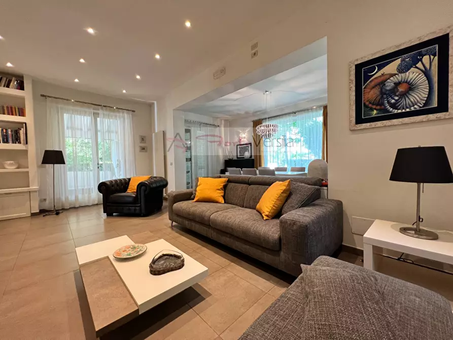 Immagine 1 di Villa in affitto  a Forte Dei Marmi