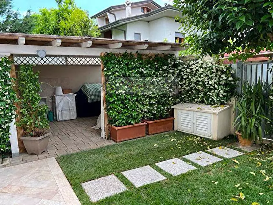 Immagine 24 di Villa in affitto  a Forte Dei Marmi