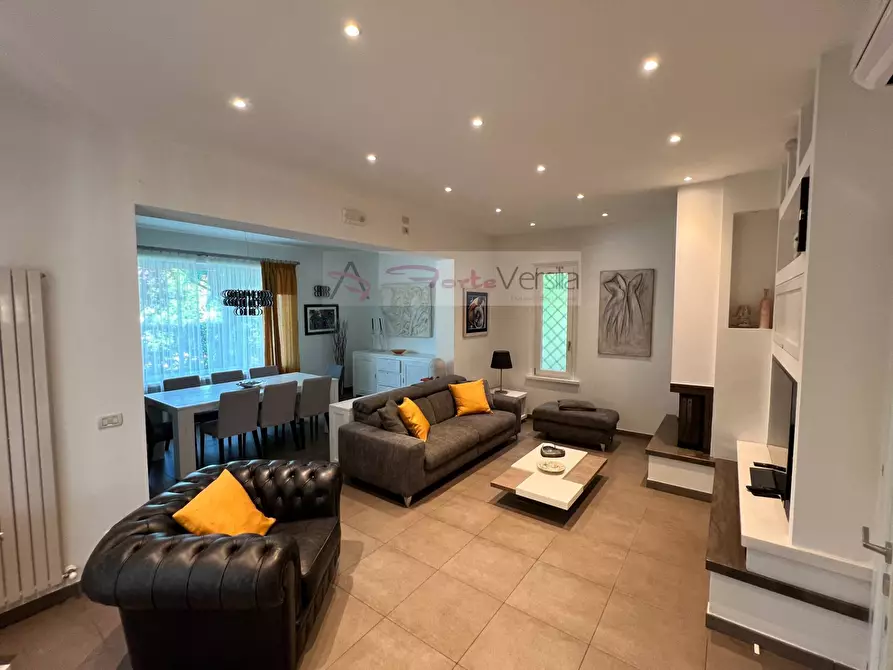 Immagine 2 di Villa in affitto  a Forte Dei Marmi