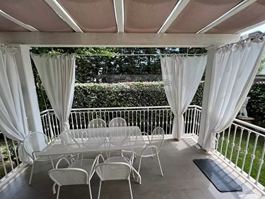 Immagine 21 di Villa in affitto  a Forte Dei Marmi