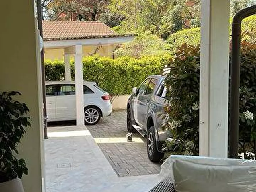 Immagine 23 di Villa in affitto  a Forte Dei Marmi