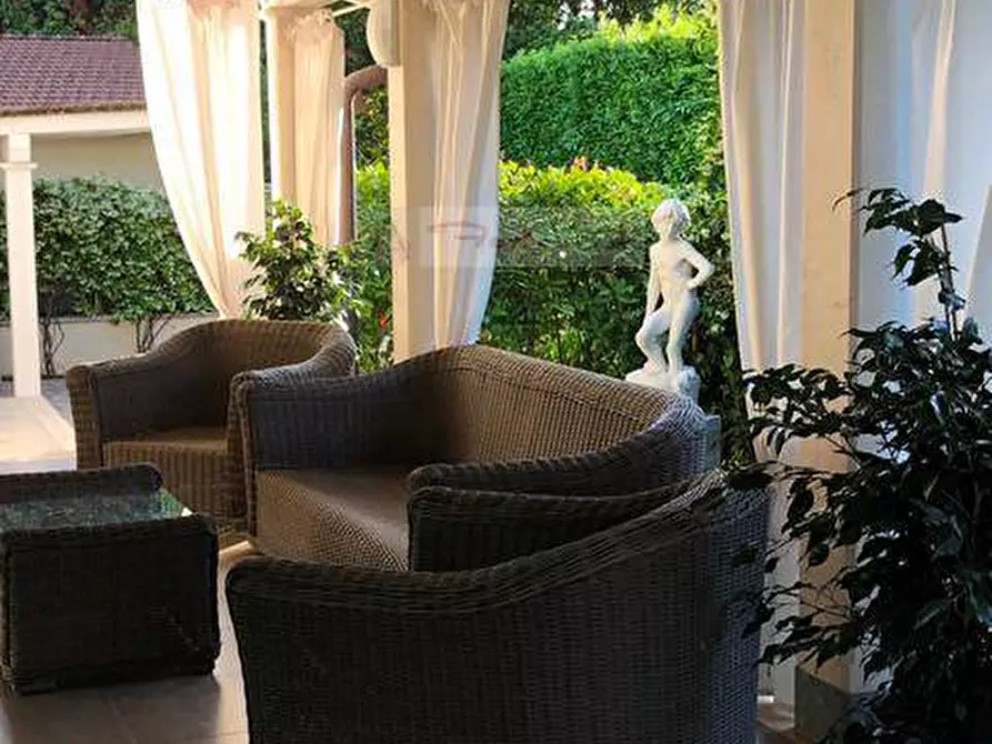 Immagine 26 di Villa in affitto  a Forte Dei Marmi