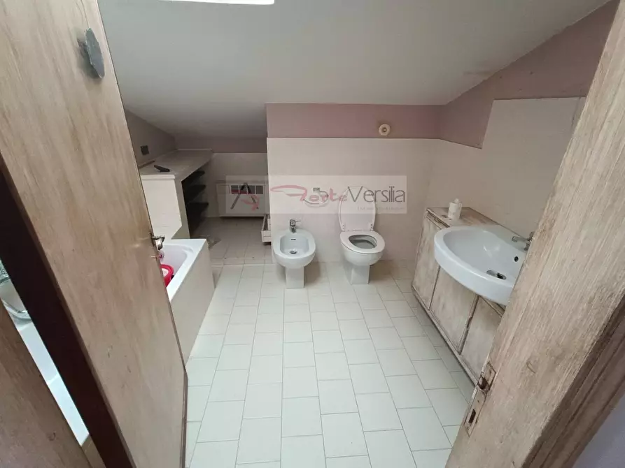 Immagine 7 di Villa in vendita  a Massa