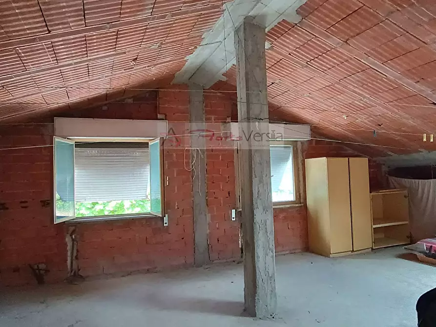 Immagine 10 di Villa in vendita  a Massa