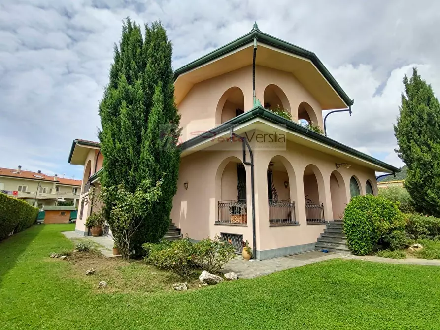 Immagine 61 di Villa in vendita  a Montignoso