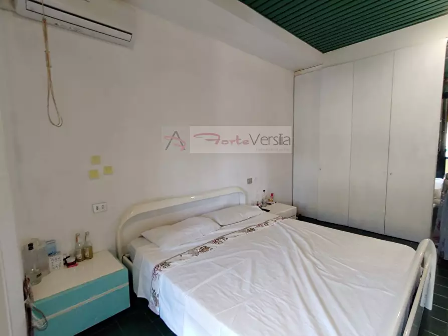 Immagine 13 di Appartamento in vendita  a Montignoso