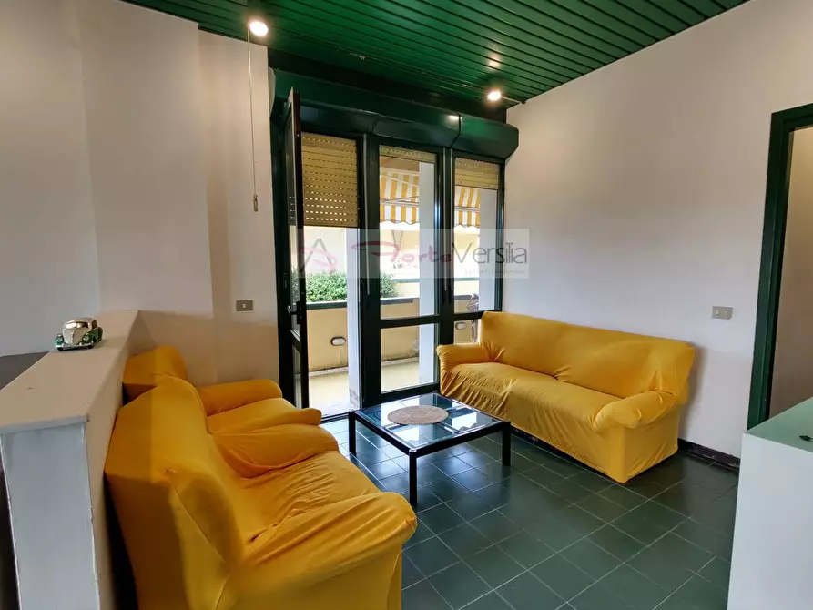 Immagine 2 di Appartamento in vendita  a Montignoso