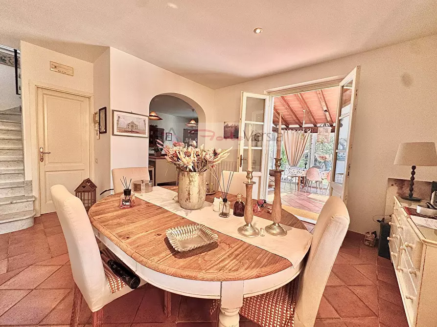 Immagine 12 di Villa in vendita  a Seravezza