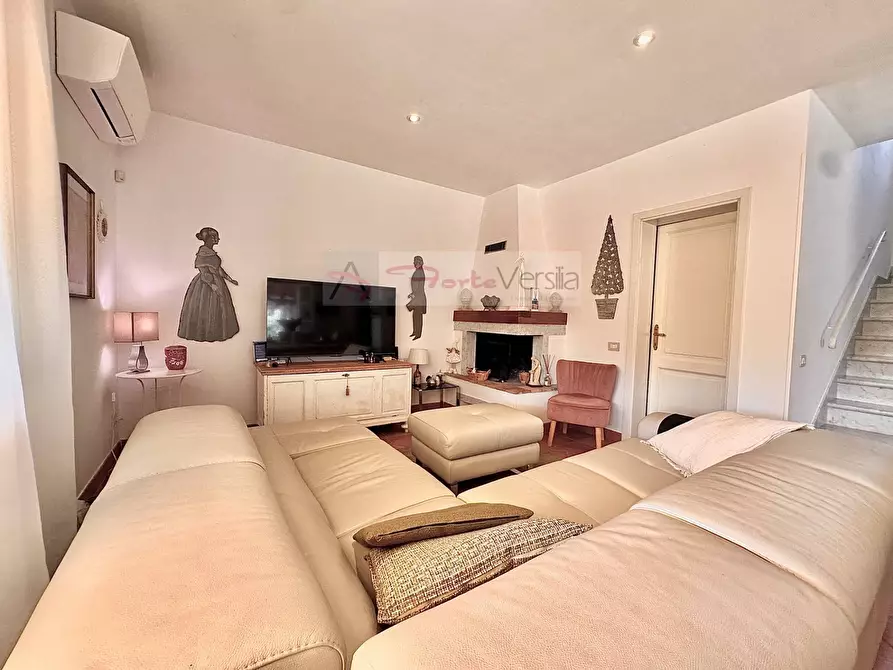 Immagine 13 di Villa in vendita  a Seravezza