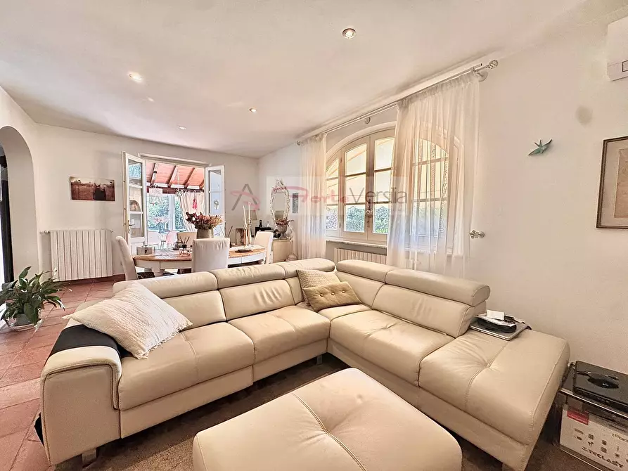 Immagine 14 di Villa in vendita  a Seravezza